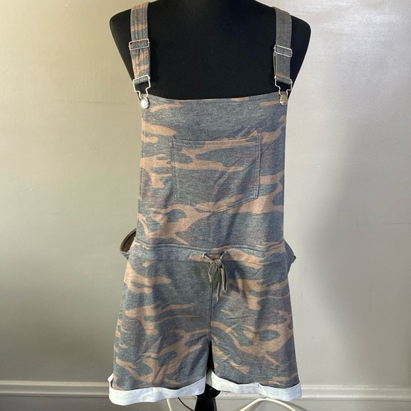 VENUS Camouflage Camo Print Short Overalls Soft Fabric Drawstring Waist XL NWOT - Picture 1 of 9